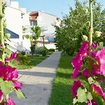 Hotel Nushev 2*