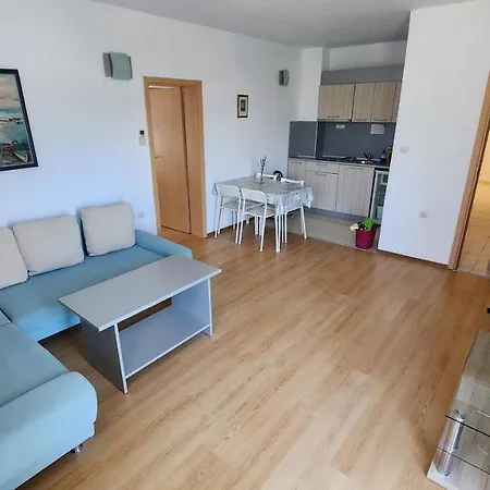 Hotel Nushev 2*