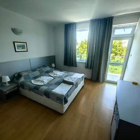 Nushev Hotel 2*