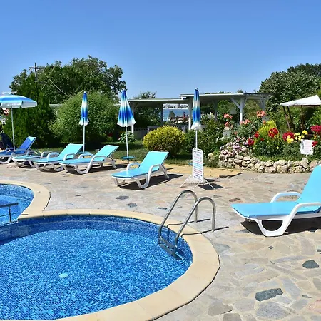 Hotell Nushev 2*