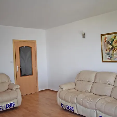 Nushev סבטי ולאס